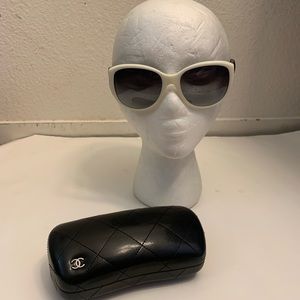 PREOWNED✨ Chanel Sunglasses